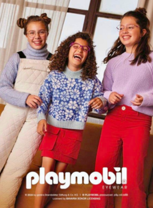 photo d'un groupe d'enfant portant des lunettes tendances de la marque Playmobil